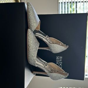 New gorgeous  Badgley Mischka silver high heels size 6 never used